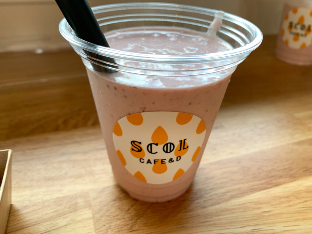 佐賀アリーナ、サンライズパークにある『SCOL CAFE&D（スコルカフェ＆ディ）』の「ディズニー・オン・アイス」の公演期間限定スムージー