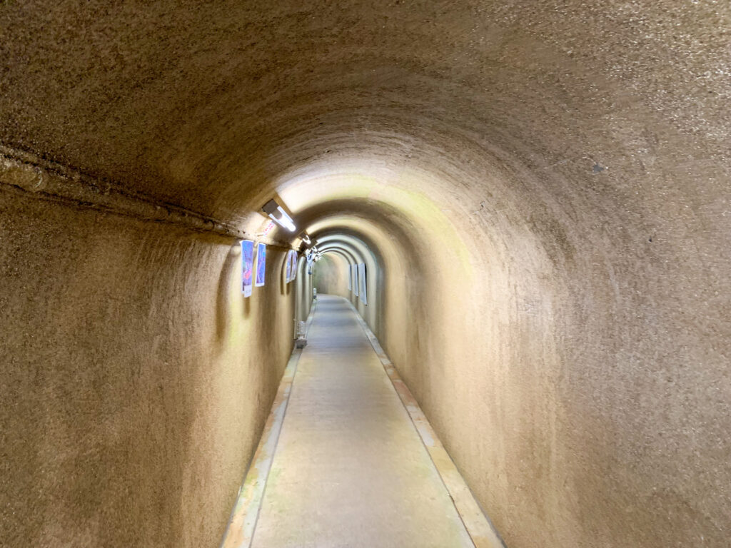 七ツ釜鍾乳洞のトンネル